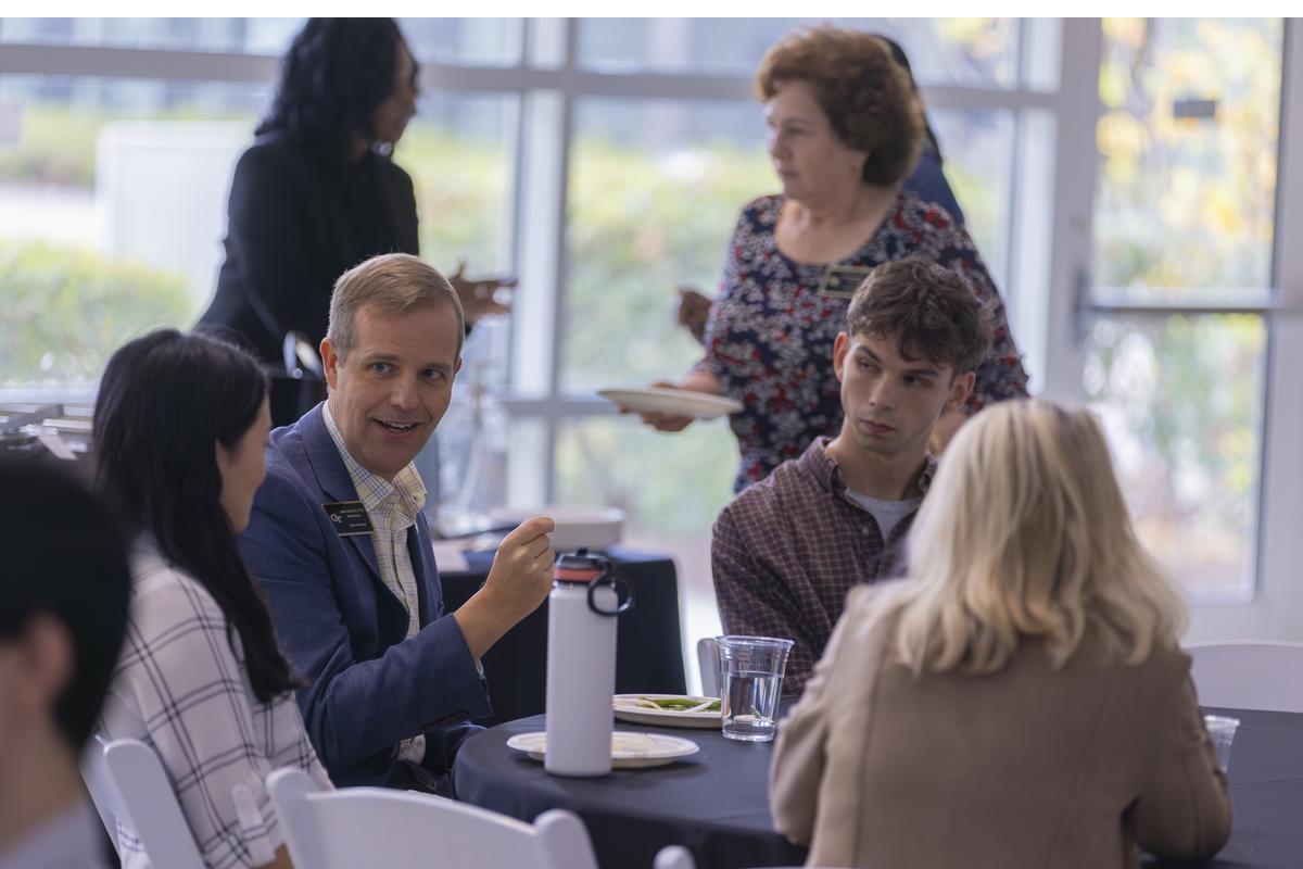 Alumnus talking with students
